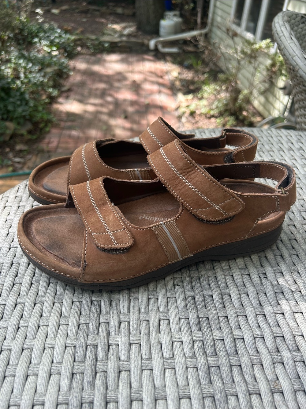 Barefoot Freedom light Brown Open Toe Sandals